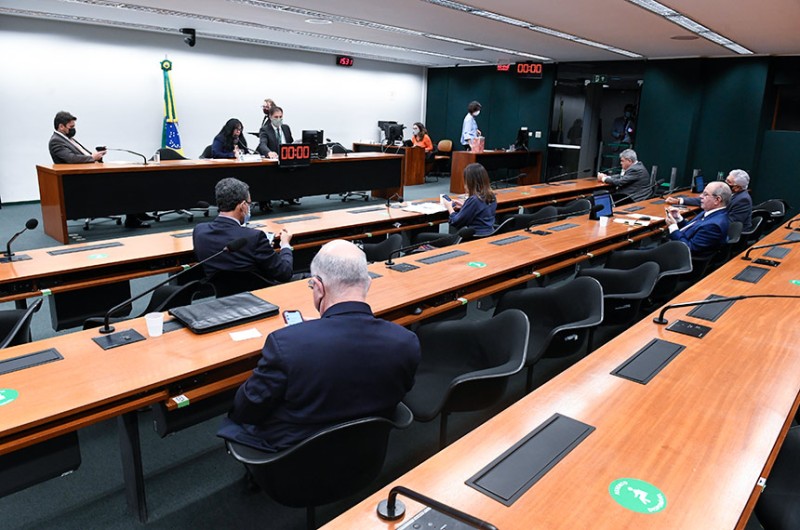 Parlamentares durante reunião da Comissão Mista de Orçamento (CMO) no início do mês - Jefferson Rudy/Agência Senado