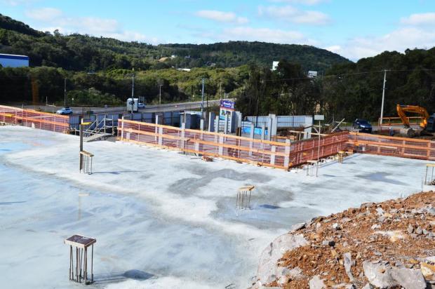 Construção fica às margens da BR-470, a poucos quilômetros do Vale dos Vinhedos Foto: Victor Giacomello / Divulgação