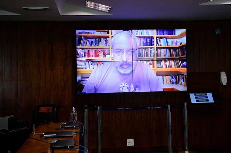 Paim relatou o projeto na comissão - Pedro França/Agência Senado