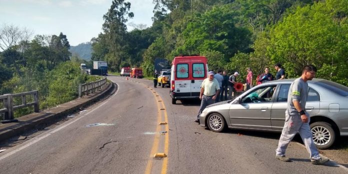 Duas pessoas morrem em acidente em São Vendelino, na Serra| Foto: CRBM / Divulgação / CP