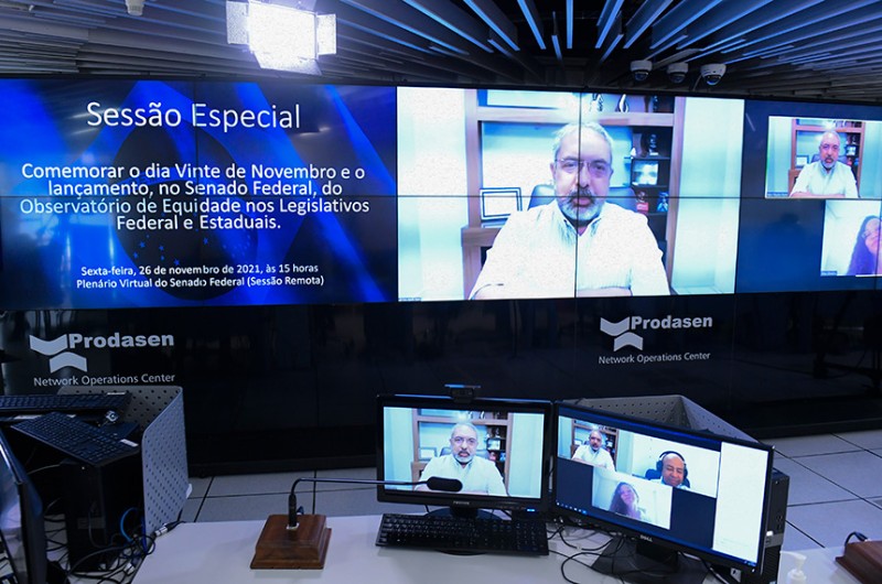 A senadora Leila Barros conduziu a sessão - Jefferson Rudy/Agência Senado