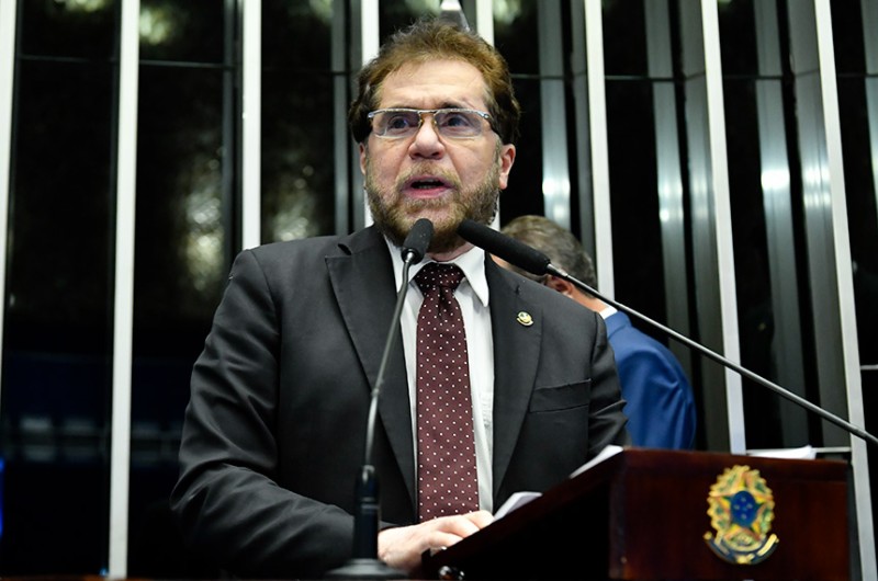 O senador Plínio Valério (PSDB-AM) disse que não basta queimar as balsas para impedir que o garimpo ou outra atividade ilegal seja explorada - Waldemir Barreto/Agência Senado