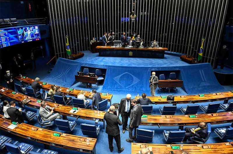 O projeto prorroga a isenção do IPI na compra de veículos novos por taxistas e pessoas com deficiência até dezembro de 2026 - Jefferson Rudy/Agência Senado