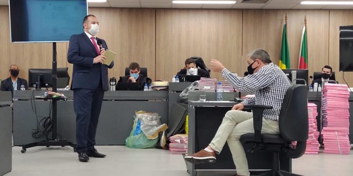 Réu Mauro Hoffmann durante seu depoimento | Foto: Ricardo Giusti/CP