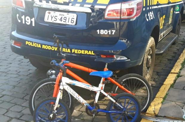 Crianças foram resgatadas na tarde de quarta-feira na BR-285 Foto: Divulgação / Polícia Rodoviária Federal / Polícia Rodoviária Federal