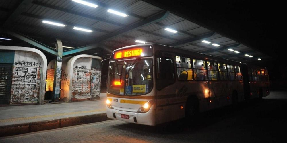 Ônibus foram parados em protesto na zona Sul | Foto: Fabiano do Amaral