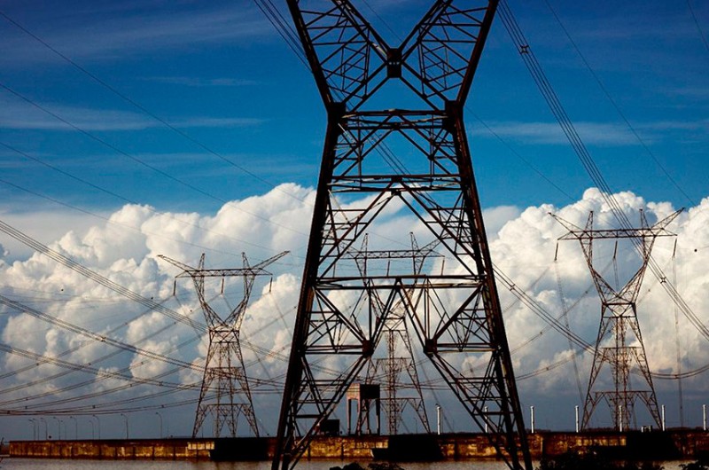 Segundo o governo, a MP visa atenuar a queda de arrecadação das distribuidoras com as tarifas de energia elétrica e o aumento das despesas com a geração de energia pelas usinas - Alexandre Marchetti/Itaipu Binacional