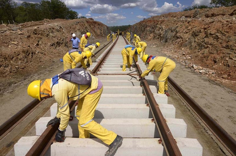 Do senador licenciado José Serra, o texto permite que a União autorize a exploração de serviços de transporte ferroviário pelo setor privado pelo prazo de 25 a 99 anos, prorrogável - Delfim Martins/ Blog do Planalto