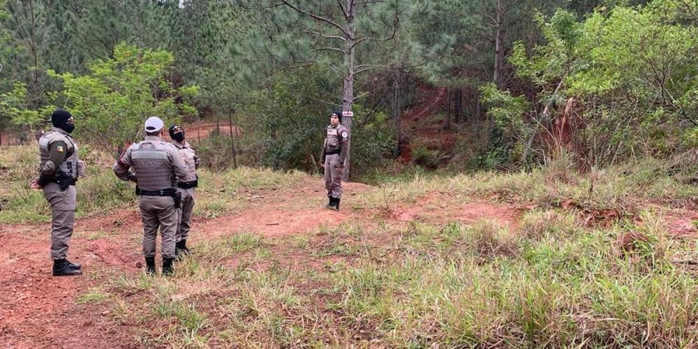 Policiais militares do 17º BPM compareceram no local e isolaram a área para o Instituto-Geral de Perícias | Foto: Gabriel Siota Ganzer / Giro de Gravataí / Divulgação / CP