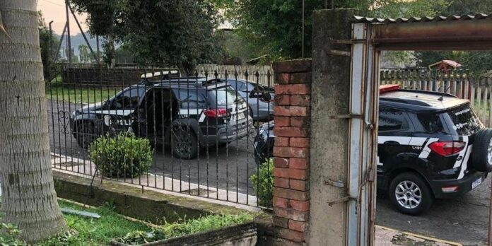 Agentes cumpriram os mandados de prisão preventiva em Três Coroas e Tramandaí | Foto: PC / Divulgação / CP