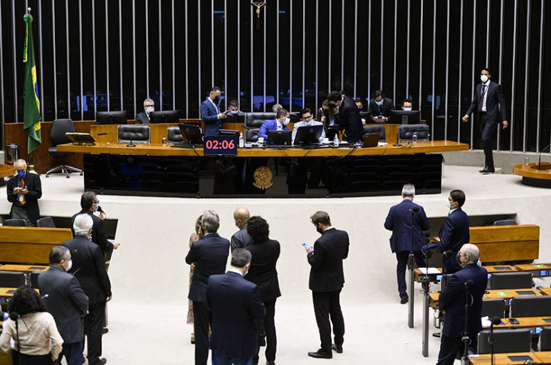 Deputados em sessão do Congresso, na manhã desta sexta - Edilson Rodrigues/Agência Senado