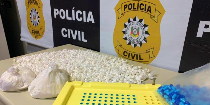 Mais de um quilo do entorpecente foi apreendido na ação | Foto: PC / Divulgação / CP