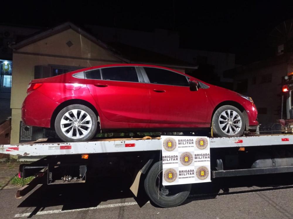 Eles perderam o controle do carro e capotaram