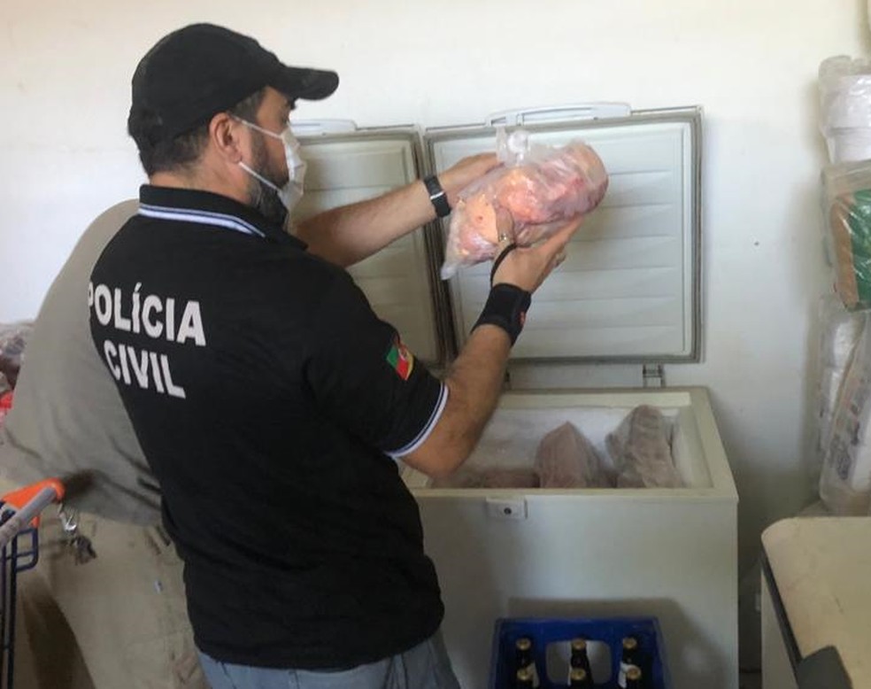 Cerca de 600kg de carne foram descartadas — Foto: Divulgação / Polícia Civil