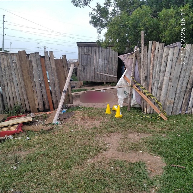 Homem foi morto a tiros no pátio de casa em Santa Maria Divulgação / Brigada Militar 