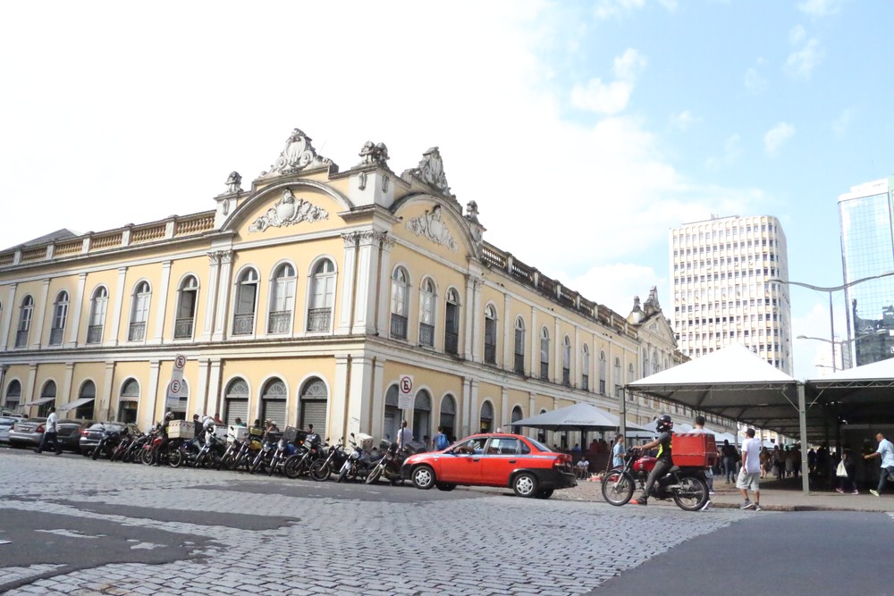 Fundado em 1869, Mercado Público concentra comércio, lazer, cultura e boemia no centro da capital — Foto: Lucas Bubols/G1