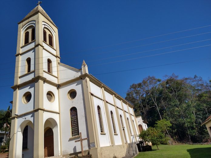Igreja Católica de Linha 32 (Foto: Alício de Assunção)