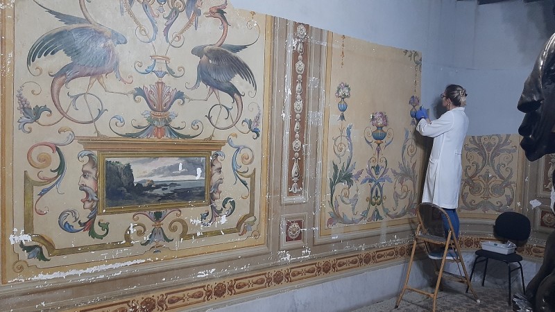 Os afrescos originais foram cobertos com tinta neutra em 1954 - Foto: Morganah Marcon/BPE