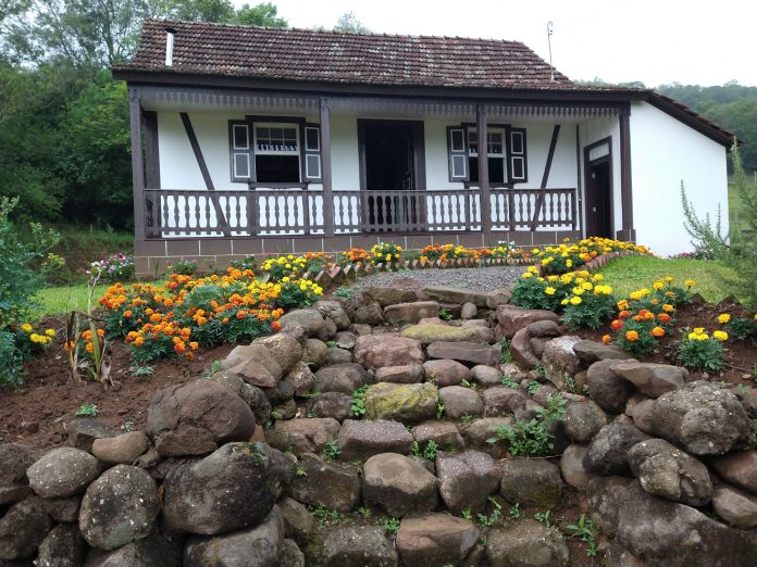 Casa Memorial Marlise Schneider foi construída em 1890 (Foto: Alício de Assunção)