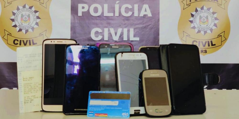 Sete celulares foram apreendidos e serão analisados pelos policiais civis | Foto: PC / Divulgação / CP