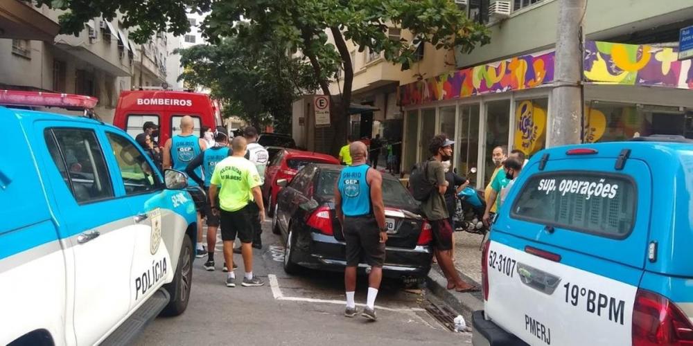 Homem que lançou o botijão foi detido pela polícia nesta segunda-feira | Foto: Polícia Militar Rio de Janeiro / Divulgação / CP