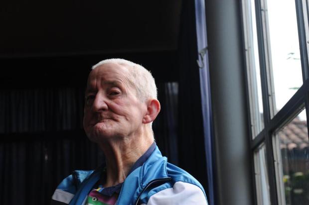 Pedro Clóvis Porto, 86 anos, sente falta da família e ameniza a saudades com chamadas de vídeo Foto: Antonio Valiente / Agencia RBS
