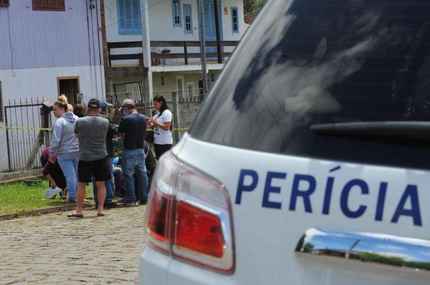 Homem, mulhere grávida e criança de quatro anos foram mortos em porão de moradia Foto: Marcelo Casagrande / Agencia RBS