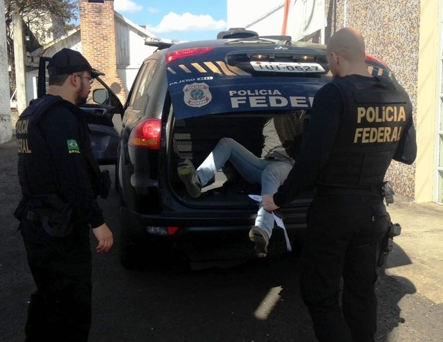 Homem preso no Uruguai por mote de companheira é transferido ao Rio Grande do Sul — Foto: Polícia Federal/Divulgação
