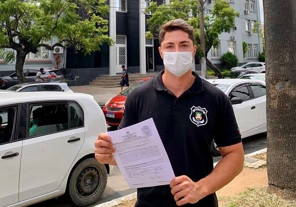 Mateus Schwartz dos Anjos registrou boletim de ocorrência na Delegacia de Combate à Intolerância, em Porto Alegre — Foto: Mateus Schwartz dos Anjos/Arquivo pessoal