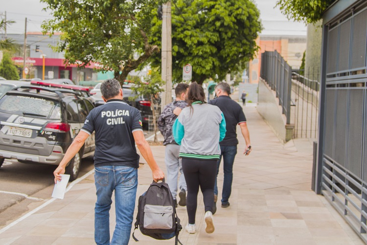 Casal foi encaminhado ao Presídio Regional de Santa Cruz do Sul após ser preso na residência de familiares em Boqueirão do Leão