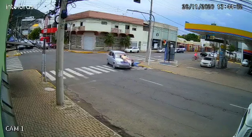 Casal foi atropelado ao atravessar faixa de pedestres em Montenegro — Foto: Reprodução/Redes sociais