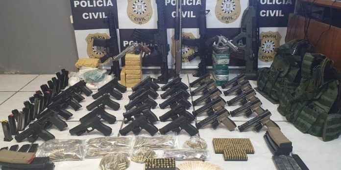 Arsenal foi localizado no bairro Canudos | Foto: 3 DP NH / Polícia Civil / Divulgação