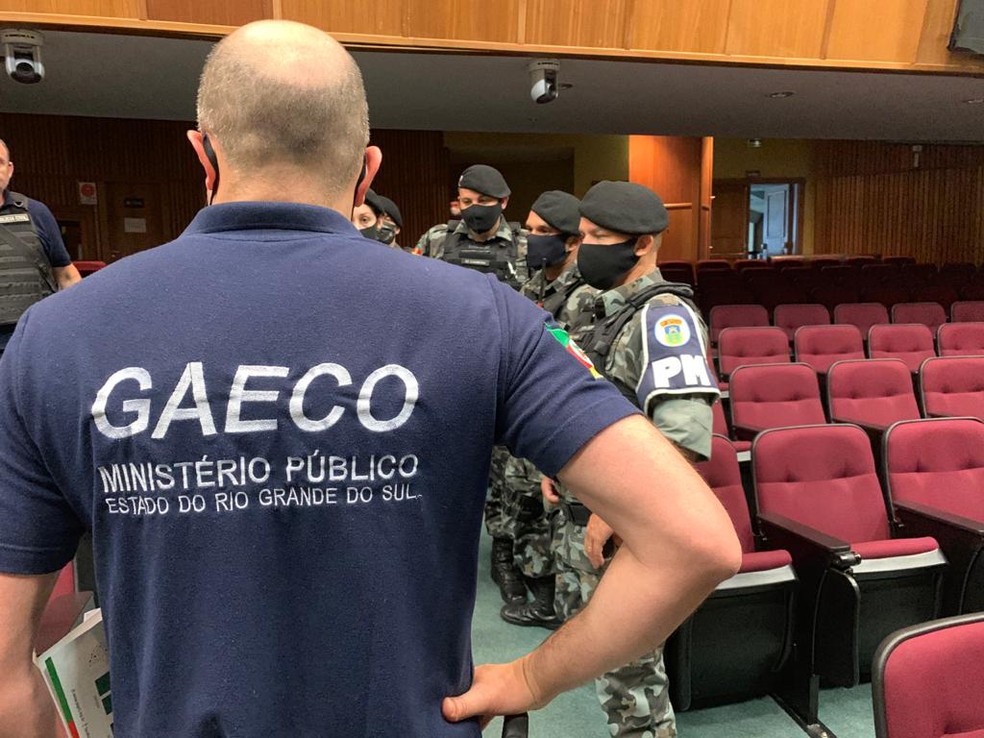 Duas pessoas foram presas por suspeita de falsificação de álcool em gel no RS — Foto: Divulgação / Ministério Público
