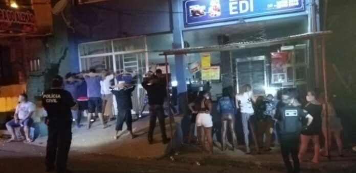 Aglomeração foi dispersada pelas autoridades em Passo Fundo - Crédito: Rádio Uirapuru / Divulgação / CP