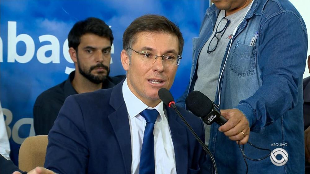 Denunciado por irregularidades na administração, prefeito de Bagé é afastado do cargo