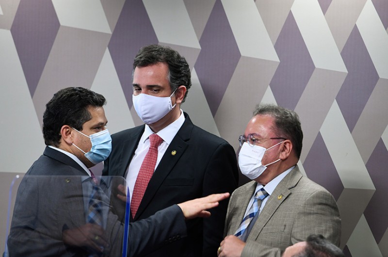 Davi Alcolumbre, Rodrigo Pacheco e Roberto Rocha em reunião da comissão, em fevereiro - Edilson Rodrigues/Agência Senado