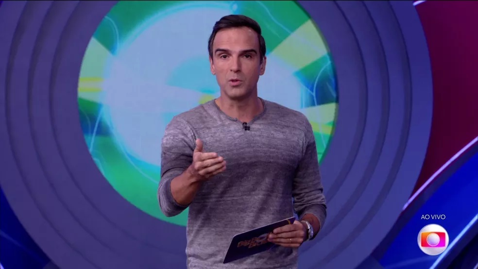 Tadeu Schmidt terá companhia na próxima quinta-feira — Foto: Globo