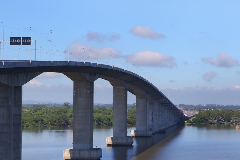 Nova ponte tem altura livre dos vãos navegáveis de 40 metros e não precisa ser elevada LUIZA PRADO/JC