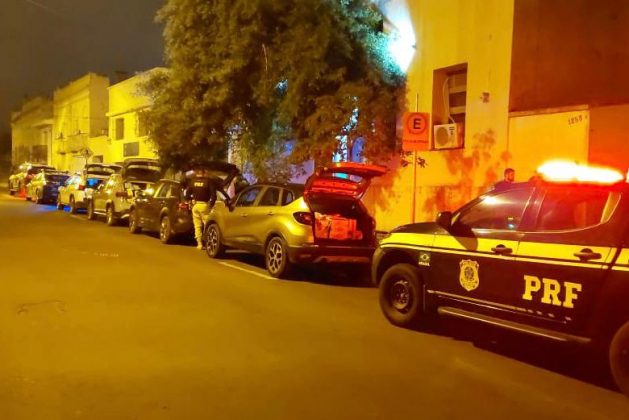 Comboio de quatro veículos carregando vinhos foi interceptado. Foto: PRF