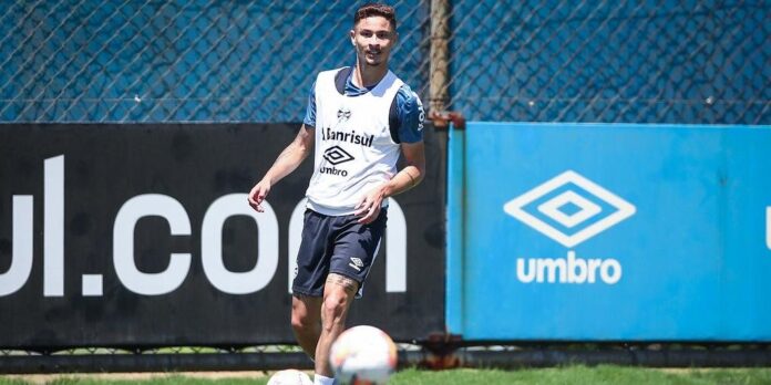 Lateral Diogo Barbosa acredita que o Santos fará pressão inicial para abrir o placar e repetirá marcação forte no meio de campo. Foto: Lucas Uebel/Grêmio FBPA