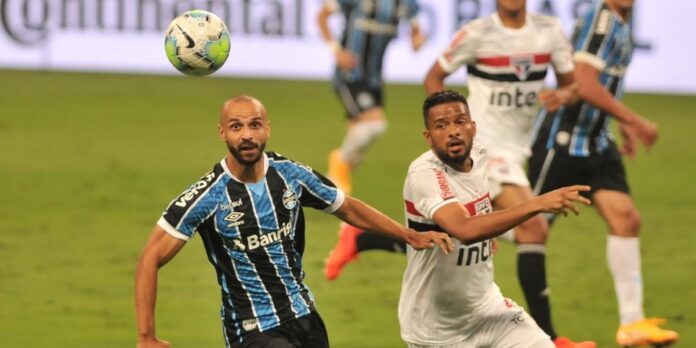 Dificuldade na marcação de Jaen Pyerre e Ferreira foi um dos motivos elencados por Renato Portaluppi para a escalação de Thaciano. Foto: Mauro Schaefer
