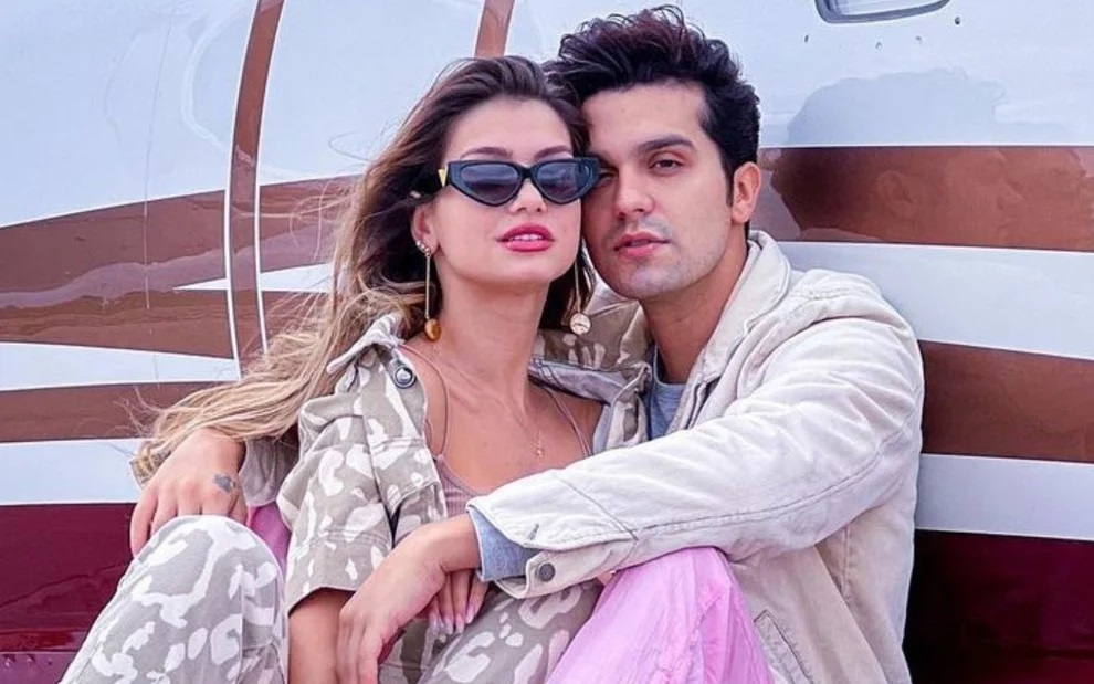 Izabella Cunha e Luan Santana em ensaio fotográfico; sertanejo entregou planos com namorada