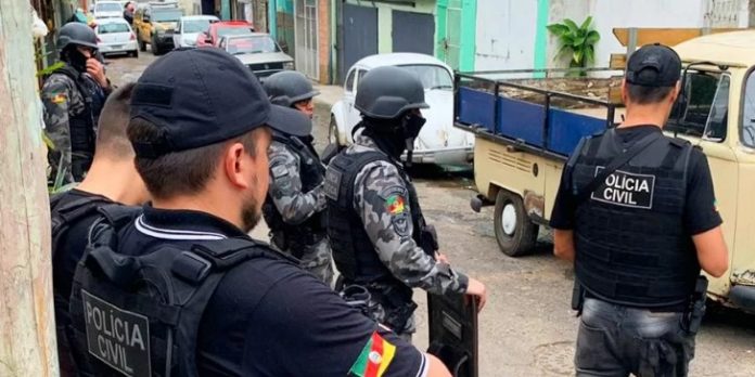 Força Tática do 1º BPM prestou apoio no cumprimento de 21 ordens judiciais. Foto: PC/Divulgação