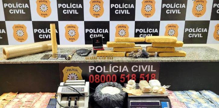 Um traficante foi preso em flagrante pelos policiais civis | Foto: PC / Divulgação / PC