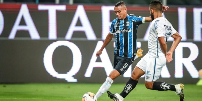 Luiz Fernando deve permanecer no Tricolor e voltar a ser opção após se recuperar da Covid-19. Foto: Lucas Uebel/Grêmio FBPA