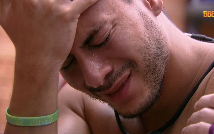 Arthur Aguiar chorando no BBB 22 - (Foto: TV Globo/Reprodução)