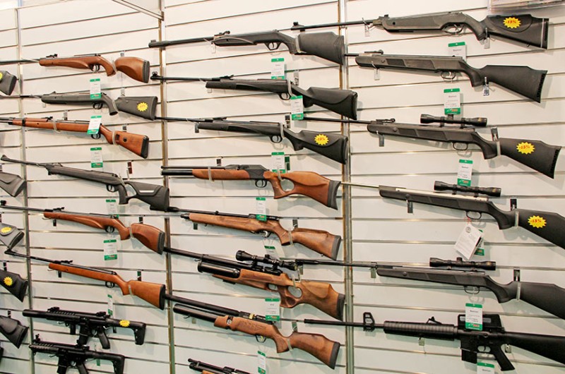 Projeto prevê multa de R$ 50 mil a R$ 500 mil para entidade de tiro desportivo e caça cujo sócio permitir que filiados desviem armas e munições para o crime organizado - Stockphotos