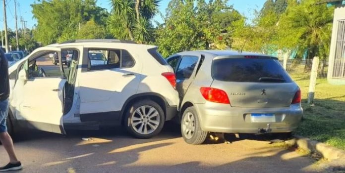 Após esmagar vítima, Tracker chocou-se de ré contra um outro carro | Foto: PC / Especial / CP