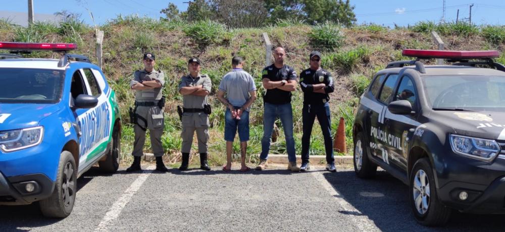 Suspeito de matar o próprio irmão foi preso nesta terça-feira, 26. (Foto: Divulgação/PM)