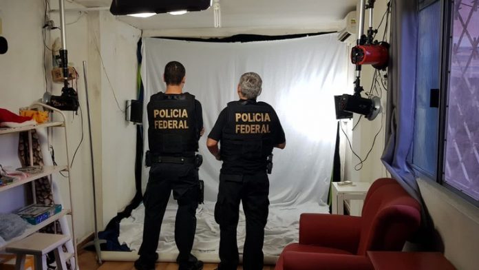 Diversos integrantes do grupo eram cidadãos americanos condenados por crimes sexuais. Foto: Polícia Federal/Divulgação